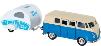 Autobus Volkswagen s karavanem